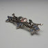Broche vintage de plata de ley con esmalte, rosa de Mackintosh y pareja de pájaros