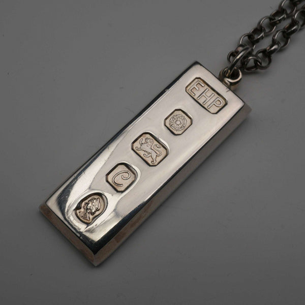 Colgante de lingote de plata de ley vintage británico de 1977 conmemorativo del Jubileo, con cadena de plata de ley, peso total 42,3 g, con estuche.