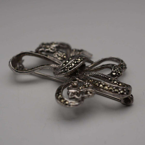 Broche vintage de plata de ley y marcasitas con diseño de lazo, 10.5 g