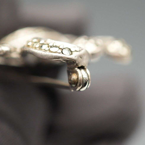 Broche vintage de plata de ley y marcasitas con diseño de lazo, 10.5 g