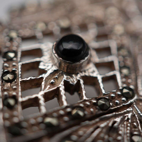 Broche vintage grande de plata de ley con ónix negro y marcasitas, 12.1 g
