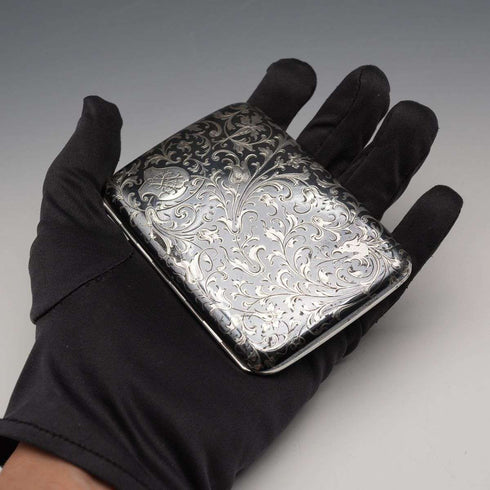 Cajetilla de cigarrillos antigua de plata 900 con incrustaciones de niello, fabricada en Austria hacia 1898, 124 g
