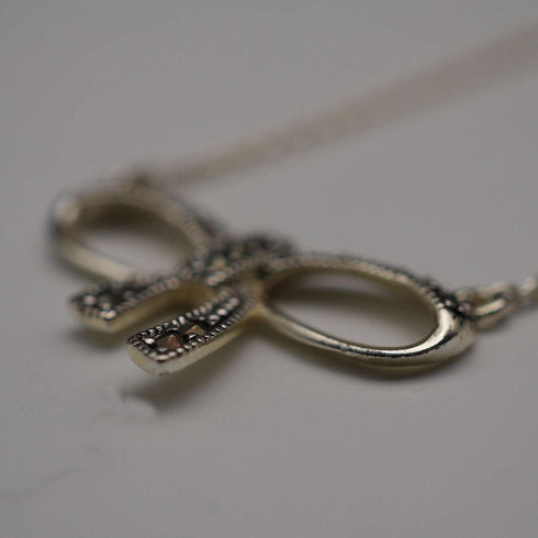 Vintage Sterling Silver & Marcasite Ribbon Design Pendant Necklace
