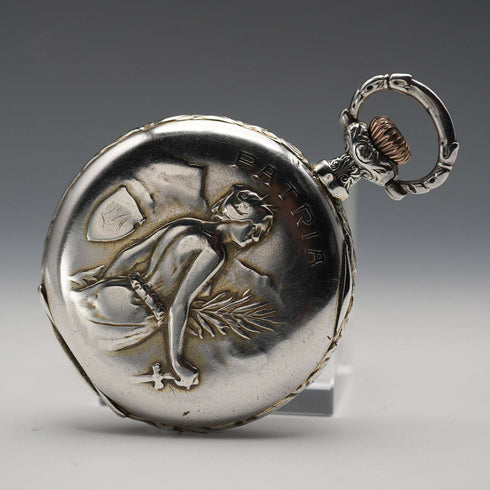 Reloj de bolsillo Longines antiguo de alrededor de 1907, con caja de plata tipo saboneta con relieve grabado, en buen estado de funcionamiento.
