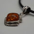 Colgante vintage de ámbar con base de plata pura, incluye cadena de cuero y plata pura