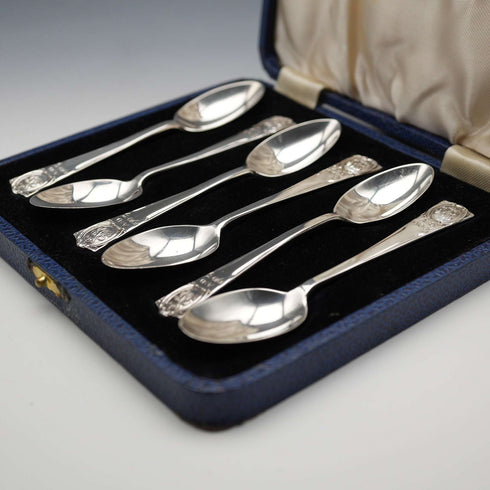 Juego de 6 cucharillas de té de plata de ley, vintage británico de 1934, conmemorativas del Jubileo, 55g en total, Northern Goldsmiths Co, con estuche.