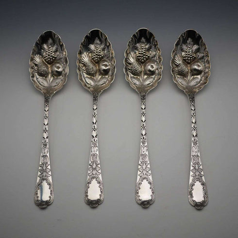 Juego de 4 cucharas para bayas de plata chapada, antigüedades británicas de finales del siglo XIX, en su estuche original.