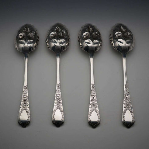 Juego de 4 cucharas para bayas de plata chapada, antigüedades británicas de finales del siglo XIX, en su estuche original.