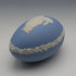 Huevo de Pascua de Jasperware de Wedgwood, Reino Unido, azul pálido, en caja