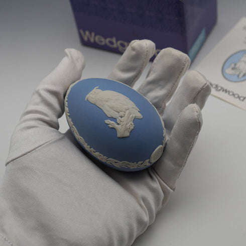 Huevo de Pascua de Jasperware de Wedgwood, Reino Unido, azul pálido, en caja