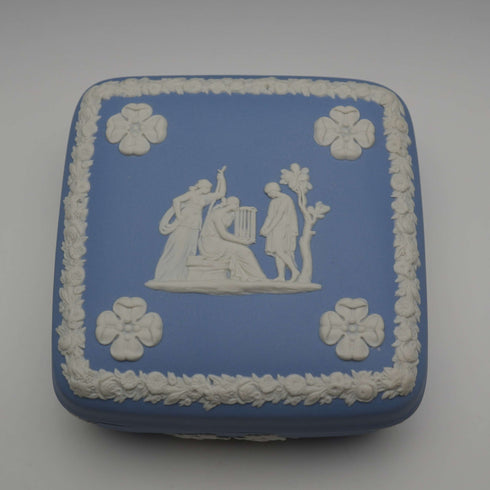 Caja cuadrada con tapa de Jasperware, Wedgwood, Reino Unido, 1969, azul pálido