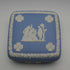 Caja cuadrada con tapa de Jasperware, Wedgwood, Reino Unido, 1969, azul pálido