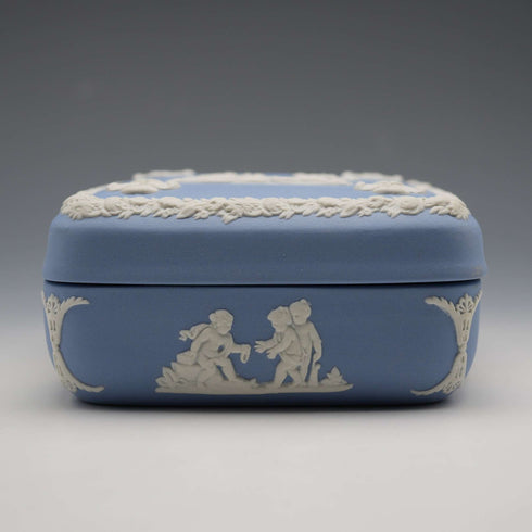 Caja cuadrada con tapa de Jasperware, Wedgwood, Reino Unido, 1969, azul pálido