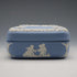 Caja cuadrada con tapa de Jasperware, Wedgwood, Reino Unido, 1969, azul pálido