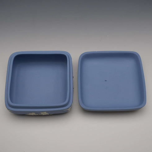 Caja cuadrada con tapa de Jasperware, Wedgwood, Reino Unido, 1969, azul pálido
