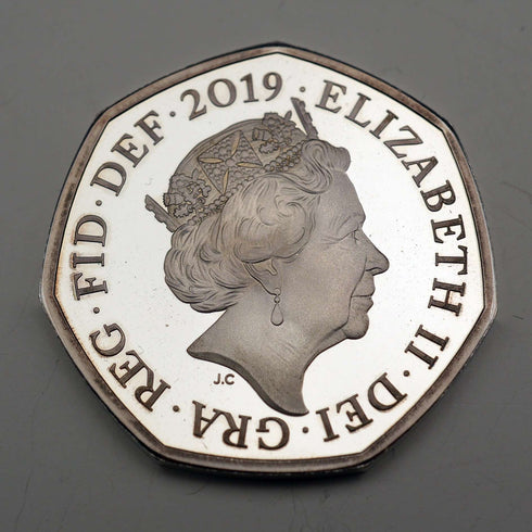 英國《福爾摩斯》50 便士紀念銀幣,附 RoyalMint 鑄幣廠證明書與收藏盒