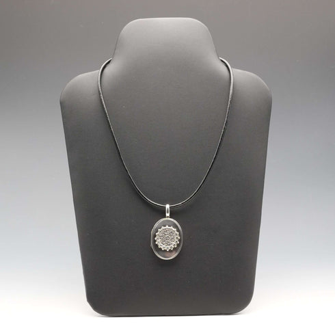 Colgante relicario antiguo de plata de ley con collar de cuero, 15,5 g