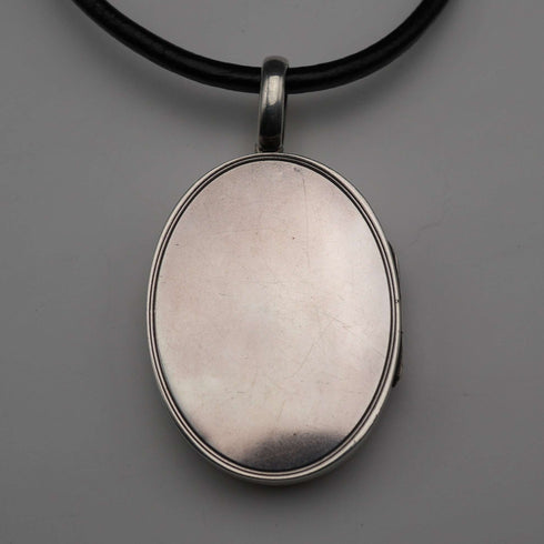 Colgante relicario antiguo de plata de ley con collar de cuero, 15,5 g