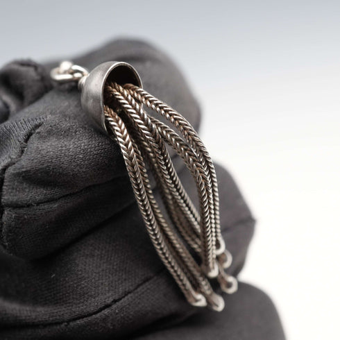 Vintage sterling silver tassel-decorated chain with ring clasp, 24cm total length, 12g