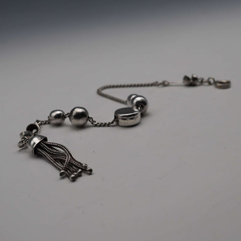 Vintage sterling silver tassel-decorated chain with ring clasp, 24cm total length, 12g