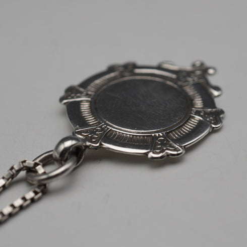 Medalla colgante de plata de ley vintage británica de 1934, 11 g en total, con cadena de plata de ley, Robert Pringle