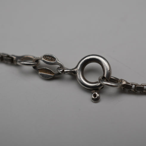 Medalla colgante de plata de ley vintage británica de 1934, 11 g en total, con cadena de plata de ley, Robert Pringle