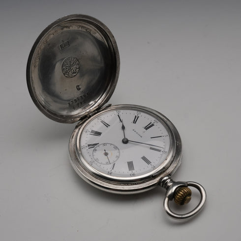Reloj de bolsillo antiguo Zenith, circa 1919, plata 900, caja saboneta, diámetro 50 mm, en buen estado de funcionamiento.