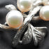 Broche vintage de plata con forma de rama y decoración de perlas