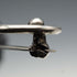 Broche antiguo de plata en forma de raqueta de tenis