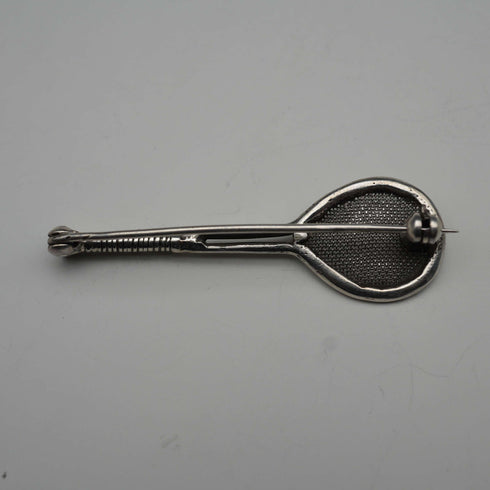 Broche antiguo de plata en forma de raqueta de tenis
