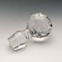 Decantador cuadrado de cristal tallado vintage británico de 1982 con decoración de plata de ley, CJ Vander