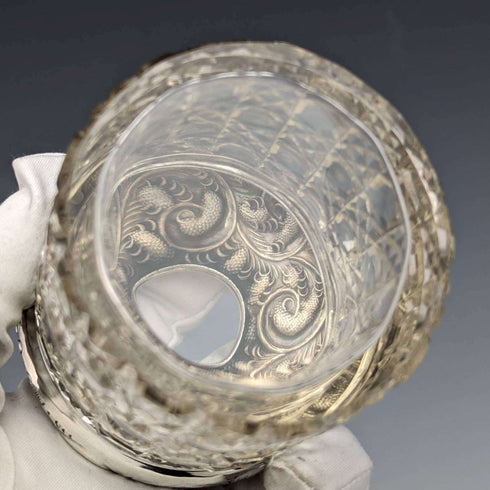 1910年 英国アンティーク 純銀蓋 カットガラスジャー J H Worrall and Son
Frasco de cristal tallado con tapa de plata de ley, antigüedad británica de 1910, por J H Worrall and Son