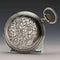 Reloj de bolsillo Longines antiguo, circa 1928, caja saboneta de plata grabada, en buen estado de funcionamiento.
