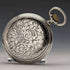 Reloj de bolsillo Longines antiguo, circa 1928, caja saboneta de plata grabada, en buen estado de funcionamiento.
