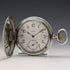 Reloj de bolsillo Longines antiguo, circa 1928, caja saboneta de plata grabada, en buen estado de funcionamiento.
