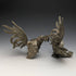 Pareja de figuras de gallo de peltre vintage