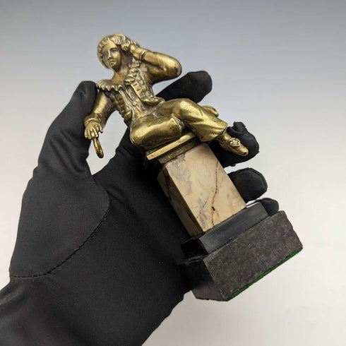 Soporte de exhibición para reloj de bolsillo con figura de niño en bronce ormolu y mármol antiguo