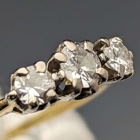 Anillo de oro de 9 quilates con triple diamante, joyería vintage británica