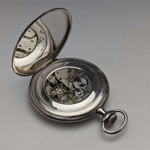 Reloj de bolsillo Longines antiguo, circa 1916, caja de plata delgada de cara abierta, en buen estado de funcionamiento