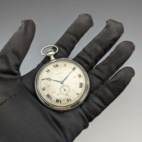 Reloj de bolsillo Longines antiguo, circa 1916, caja de plata delgada de cara abierta, en buen estado de funcionamiento