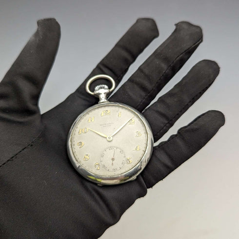 20世紀初頭 アンティーク MOVADO 懐中時計 馬車彫刻銀側ケース 動作良好