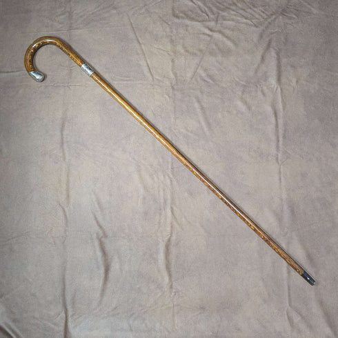 Bastón de caballero antiguo británico de 1922, eje marrón, mango curvo con decoración de plata de ley en relieve, 90 cm