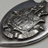 Fob de plata de ley con forma de escudo, vintage británico de 1928, de Fattorini & Sons, en su estuche.