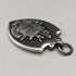 Fob de plata de ley con forma de escudo, vintage británico de 1928, de Fattorini & Sons, en su estuche.