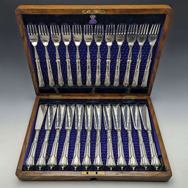 Juego de 12 pares de cubiertos de plata chapada, antigüedades británicas de alrededor de 1890, en caja de madera, de William Gallimore