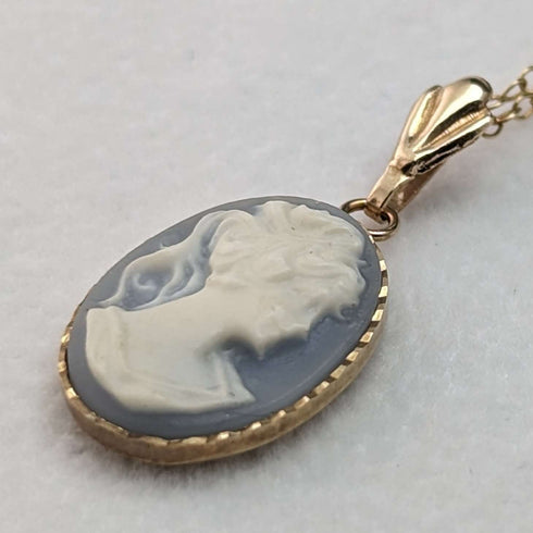 Joyería vintage británica: conjunto de collar con colgante y pendientes de oro de 9 quilates y camafeo