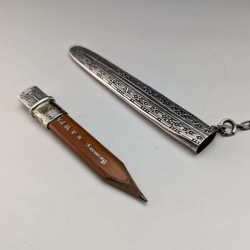 Chatelaine de plata de ley antigua de EE. UU. de finales del siglo XIX, con frasco, libreta y lápiz