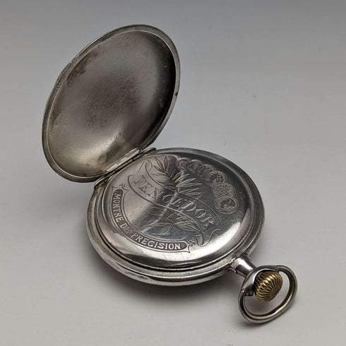 Reloj de bolsillo suizo antiguo Vencedor de principios del siglo XX, caja de plata con grabado de mariposa, en buen estado de funcionamiento.
