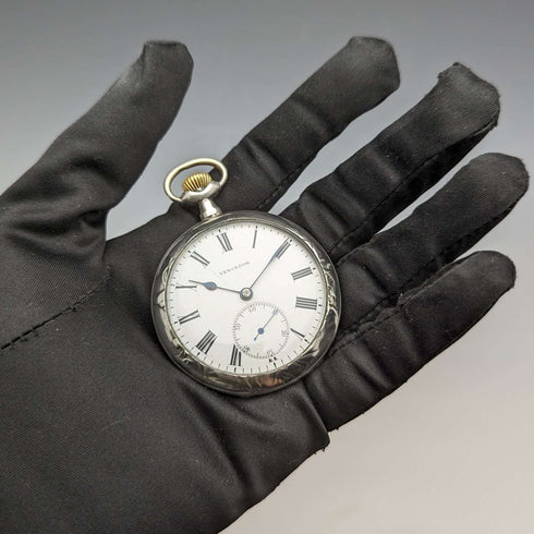 Reloj de bolsillo suizo antiguo Vencedor de principios del siglo XX, caja de plata con grabado de mariposa, en buen estado de funcionamiento.