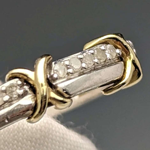 Anillo vintage británico de oro de 9 quilates, plata de ley y diamantes pequeños